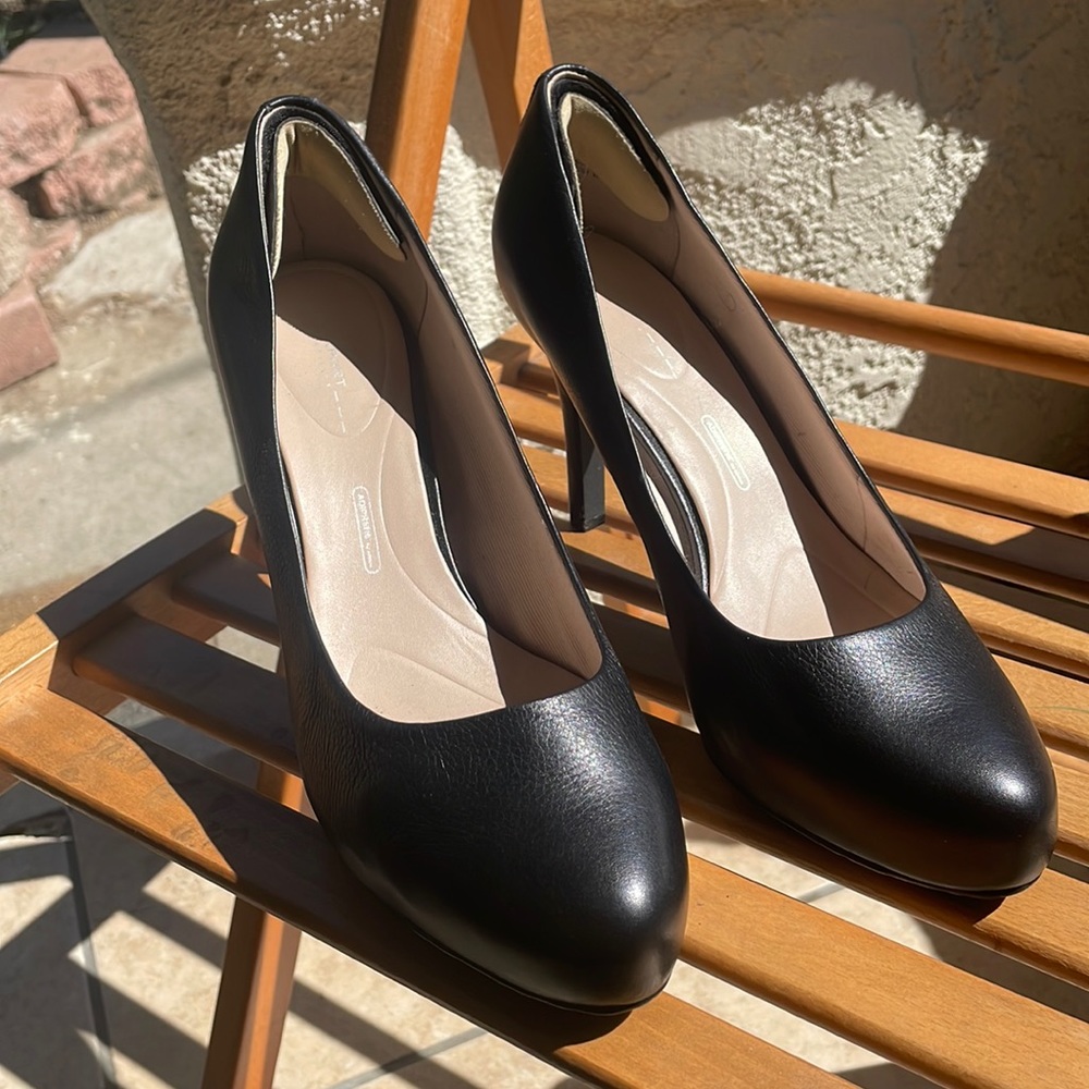 Rockport walkability flat black heels